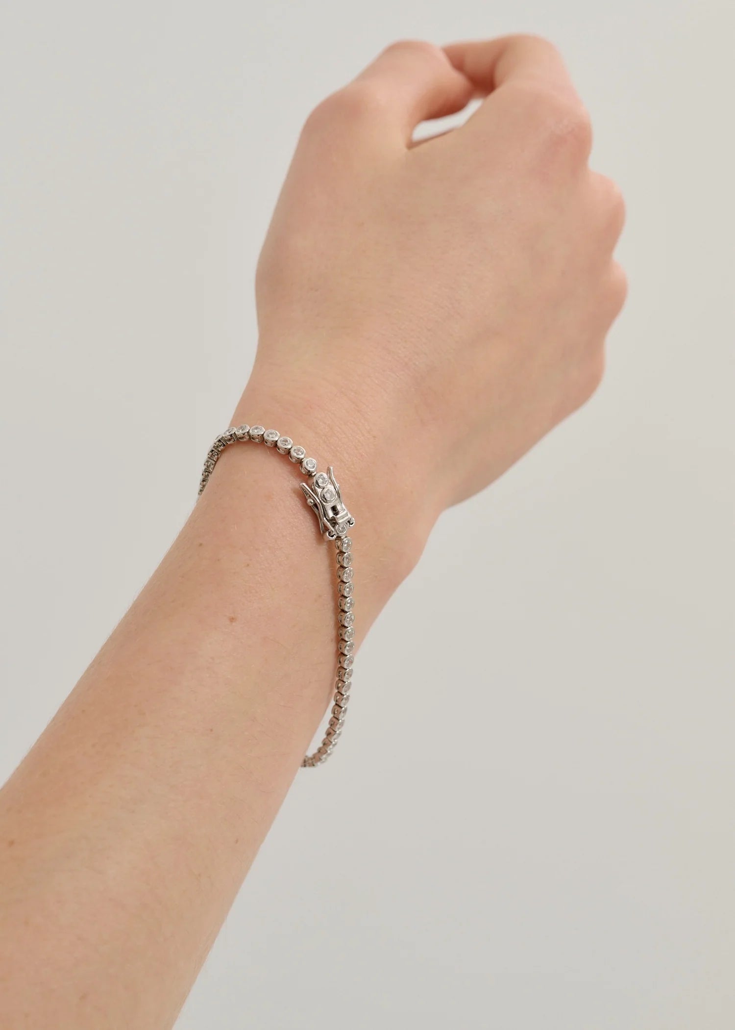 Round Diamante Clasp Bracelet - Gunmetal