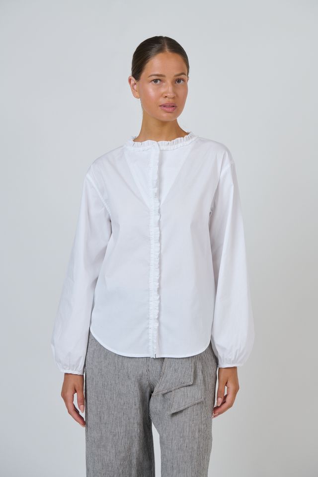 GA694 - White Shirt